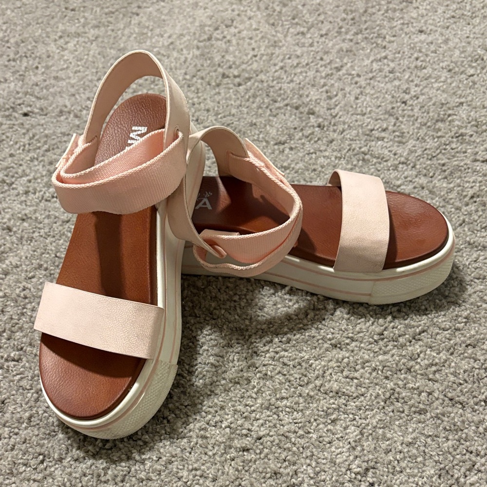 Mia Kids Girls Haylo Blush Pink Sandals size 4